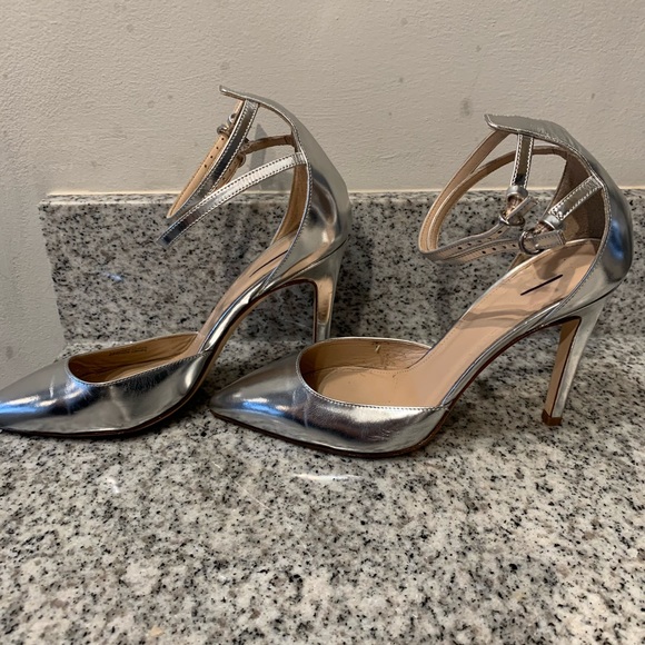 Pumps - Picture 2 of 4